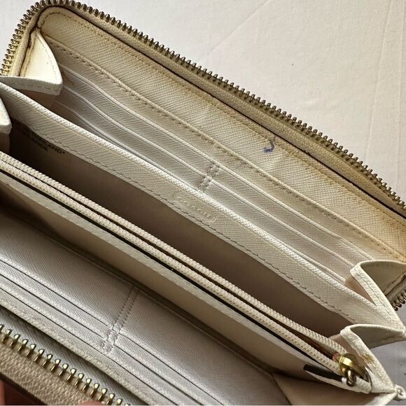 Coach Wallet Cream Color Zip Around Closure 12 Card Holder (Accordion) - Picture 4 of 6